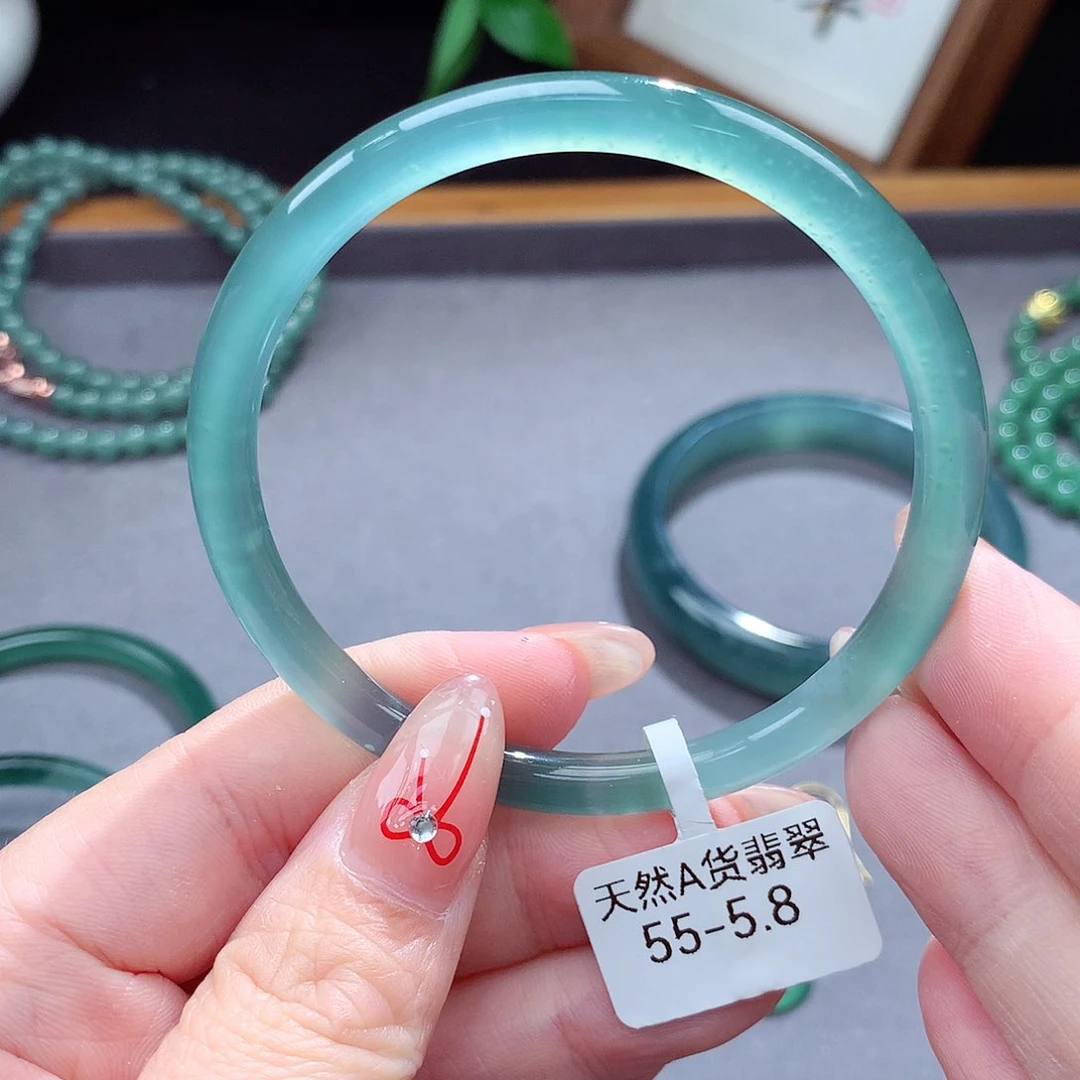 翡翠手镯（圆镯）未镶嵌