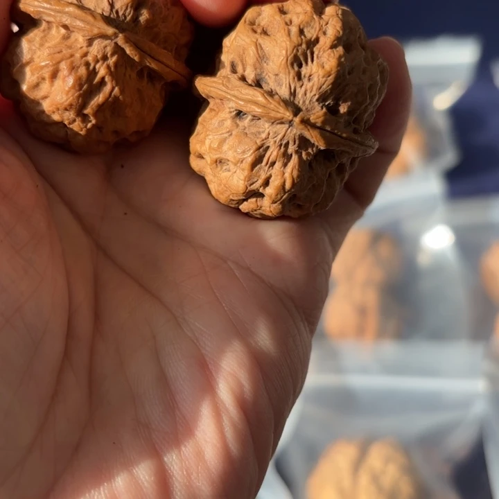 文玩核桃吊坠老款太湖石