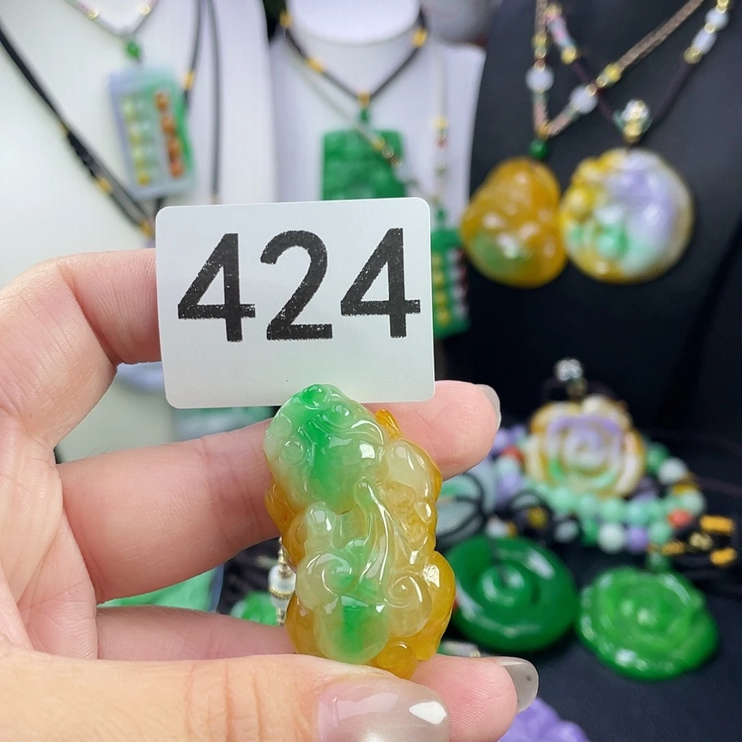 翡翠未镶嵌吊坠(赠链)