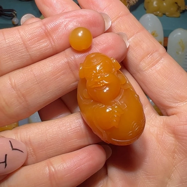 猪****和田玉未镶嵌颈饰