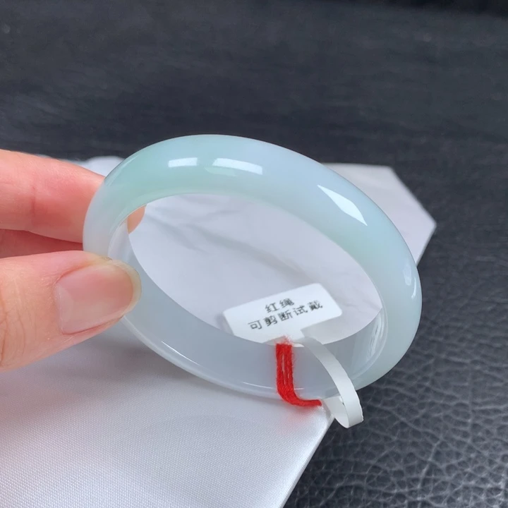 翡翠未镶嵌手镯（贵妃镯）