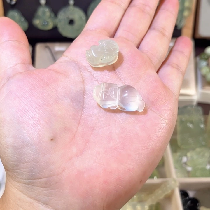 未镶嵌蛇纹石玉吊坠(赠链)貔犰多样性发其一