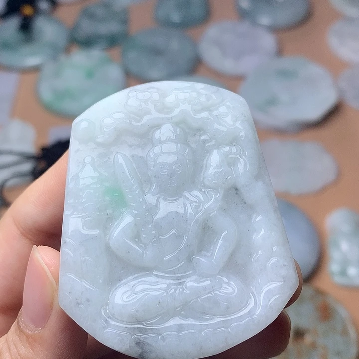 翡翠未镶嵌颈饰虚空藏菩萨