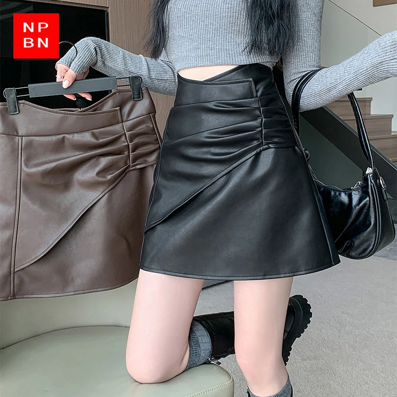 大码pu皮半身裙女2025秋冬新款高腰a字小皮裙褶皱不规则包臀短裙