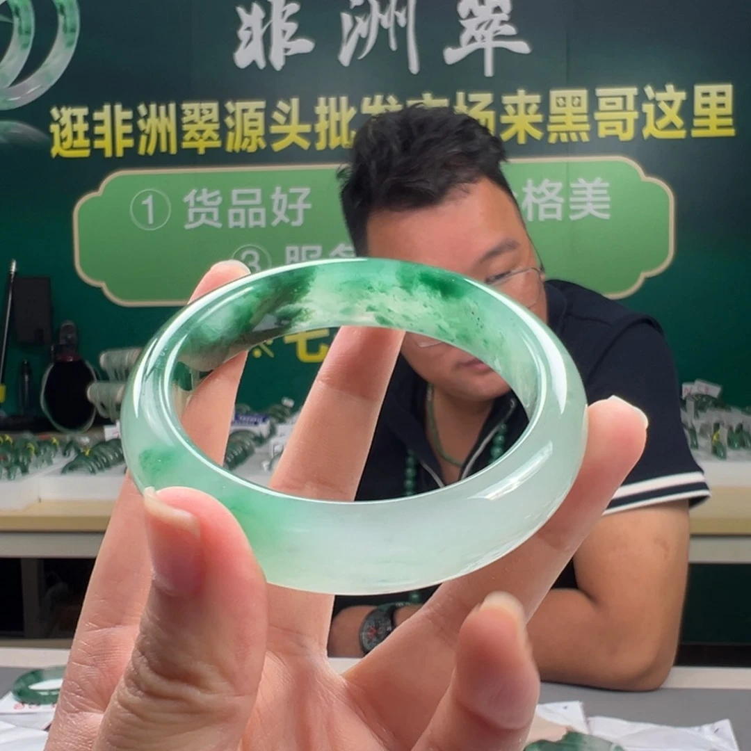 一***儿石英质玉手镯未镶嵌