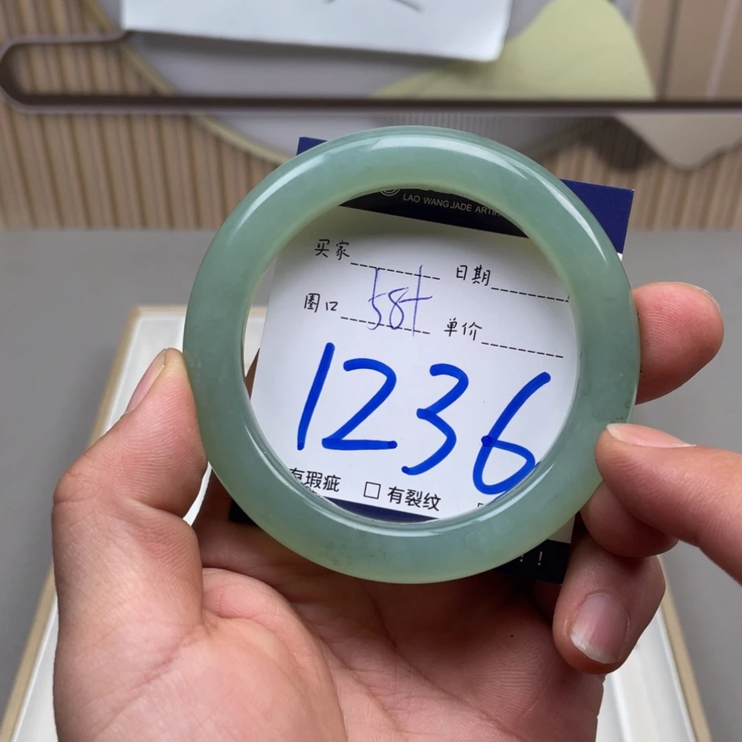 岫玉手镯手镯未镶嵌