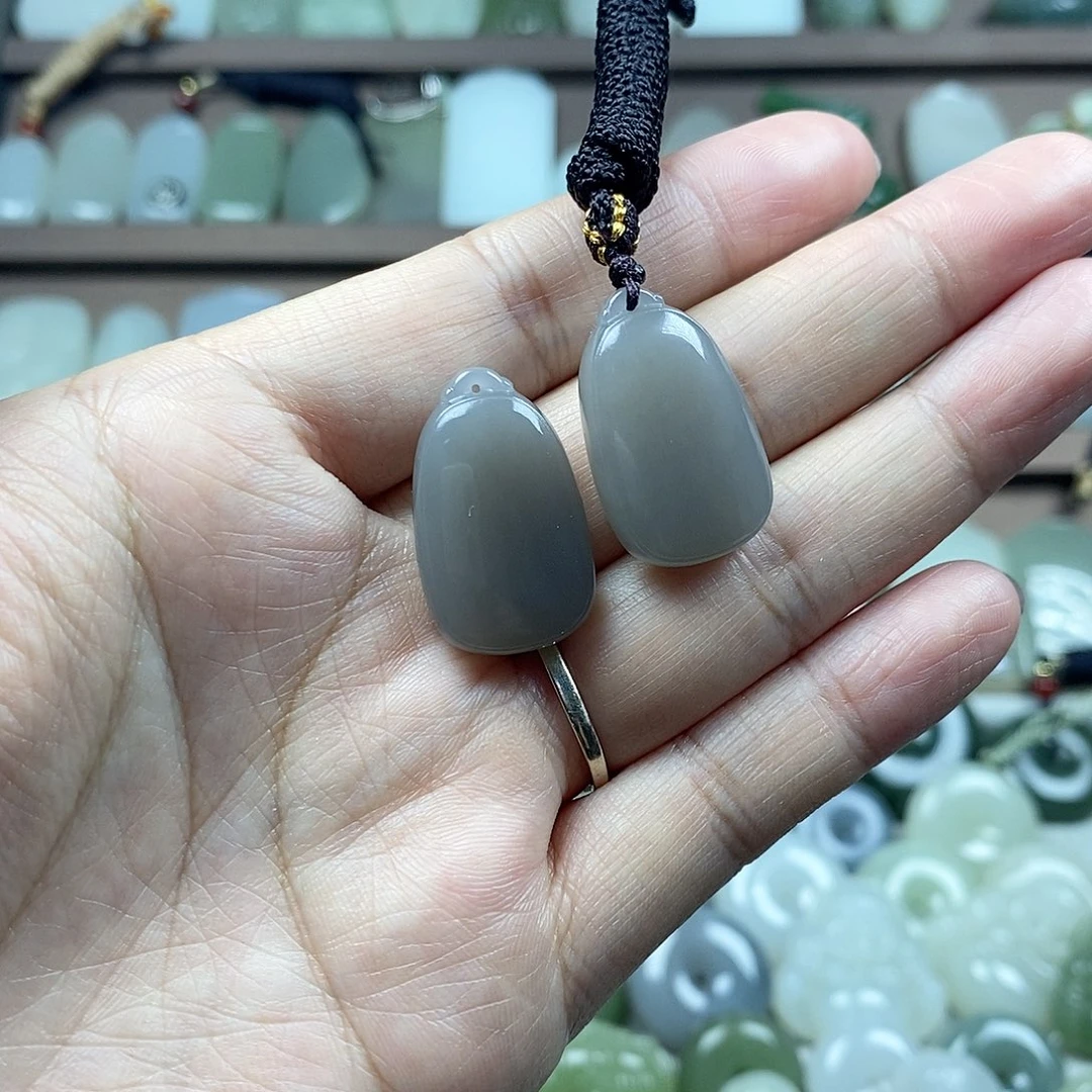 和田玉未镶嵌颈饰烟紫平安无事牌多样性发1件