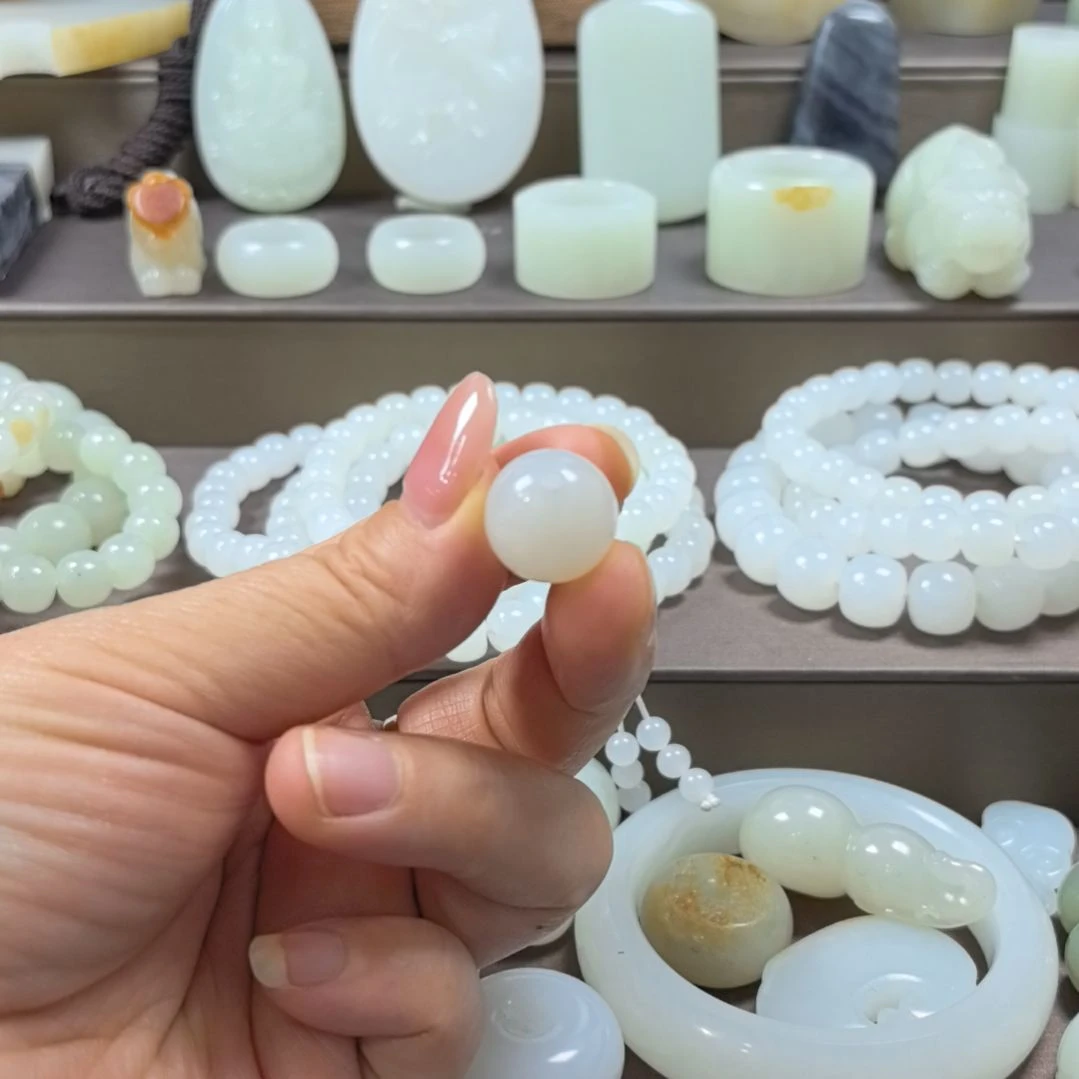 老***部和田玉未镶嵌颈饰