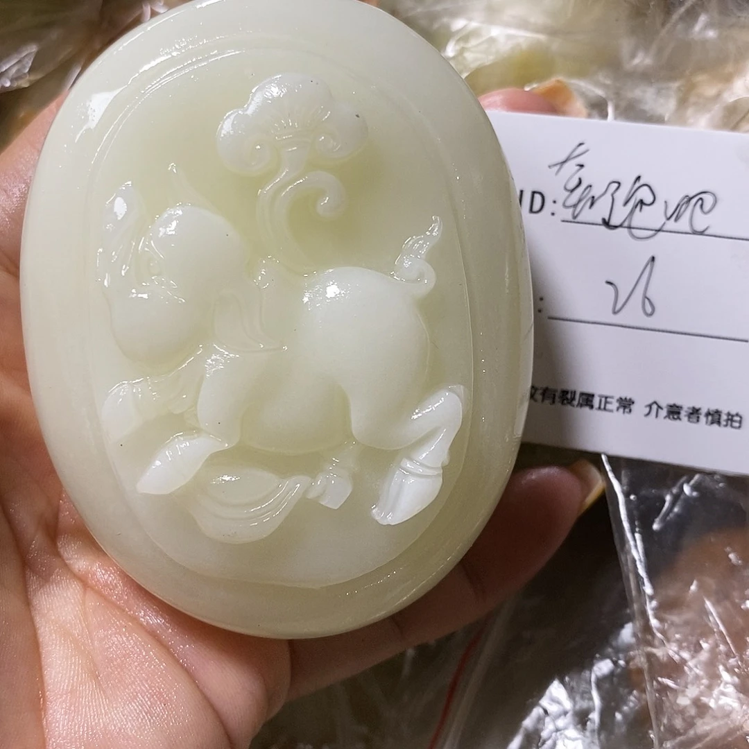 石材奔****友古青石手把件