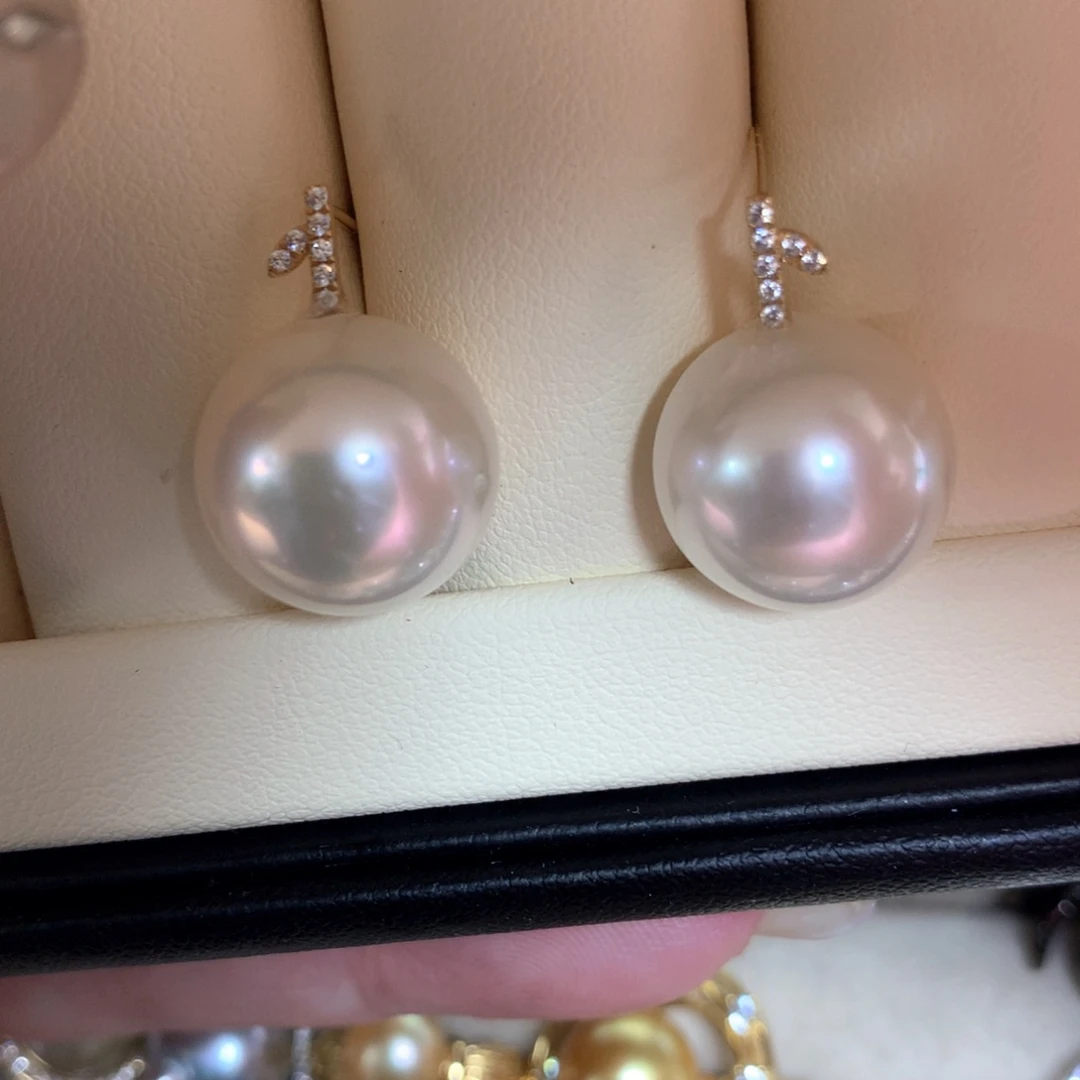 18K金镶嵌耳饰海水珍珠