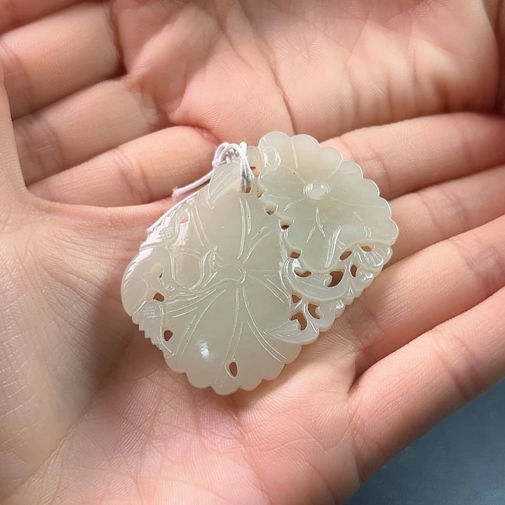 和田玉未镶嵌颈饰樱*树