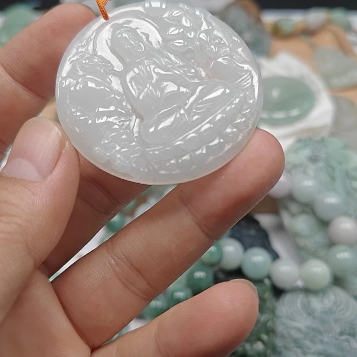 翡翠未镶嵌颈饰大日如来