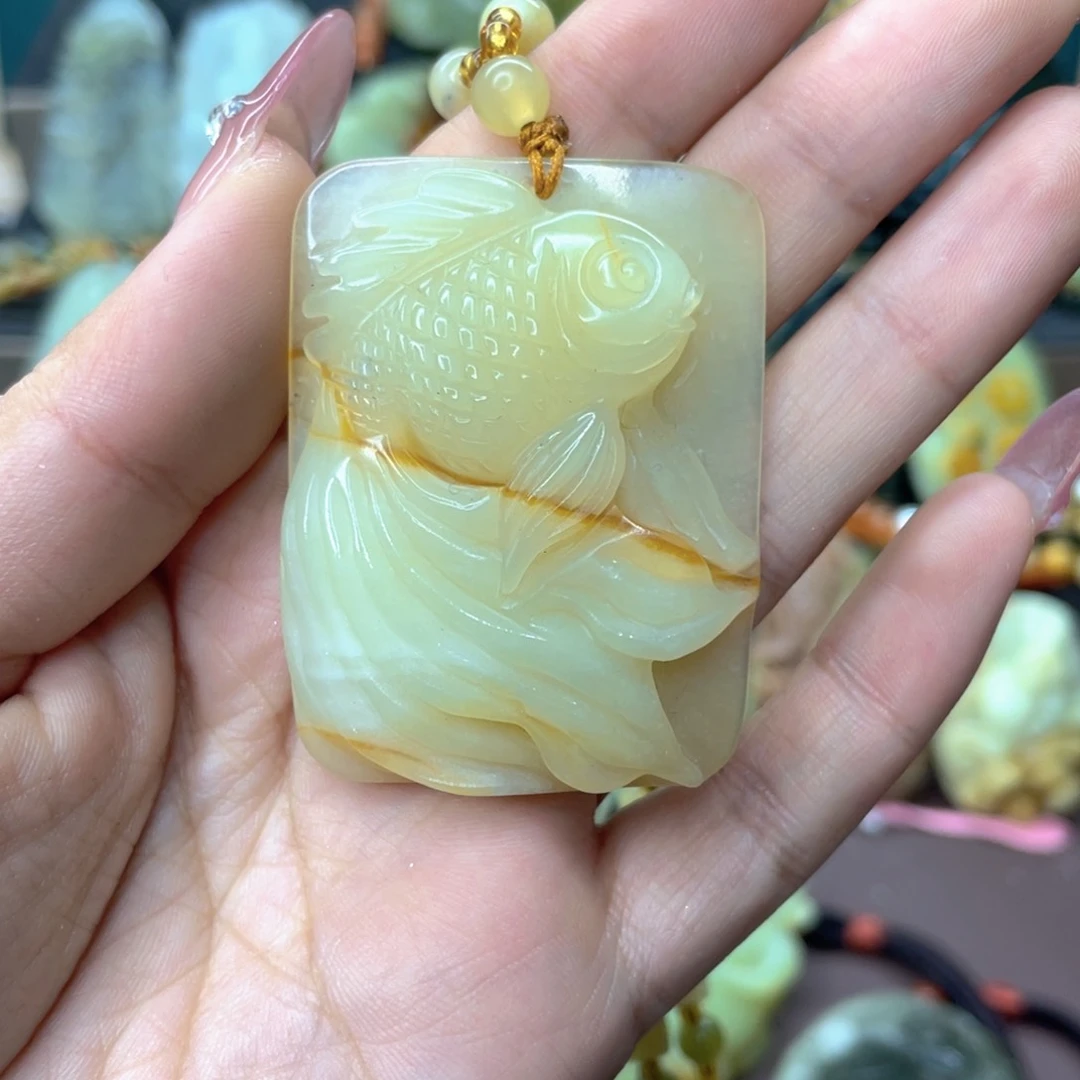 蛇纹石玉颈饰未镶嵌