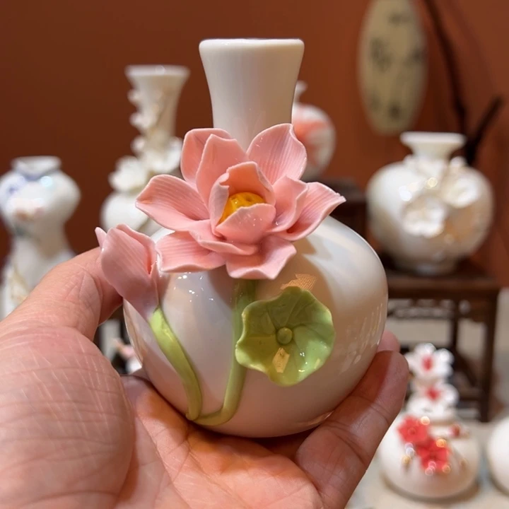 手工精致陶瓷摆件