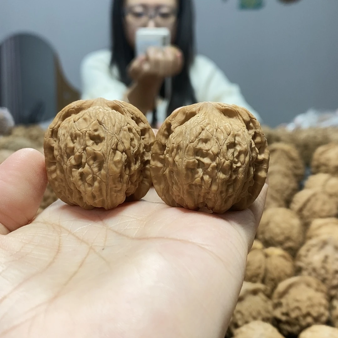 文玩核桃吊坠狼牙山34+