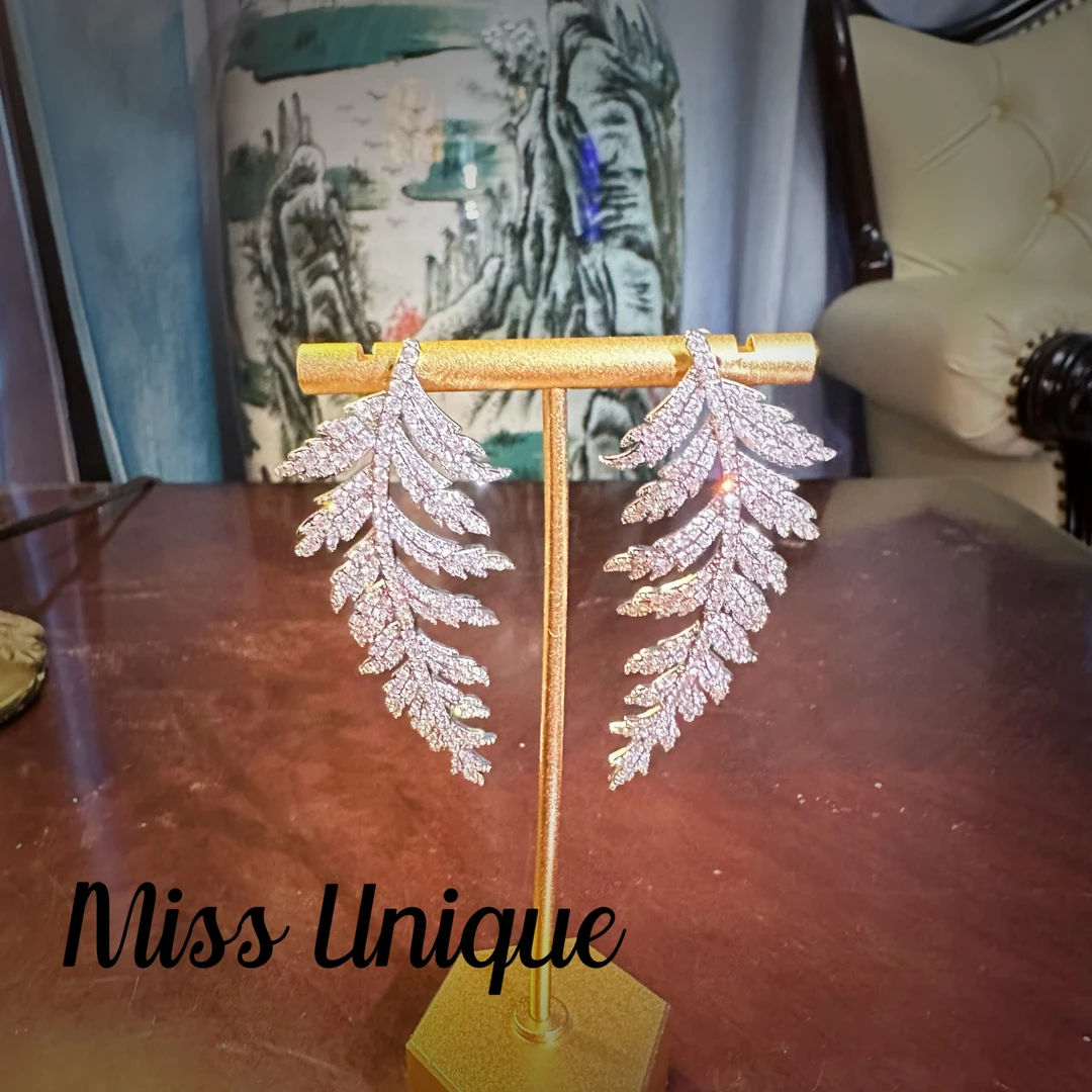 B1414白色松树叶耳环