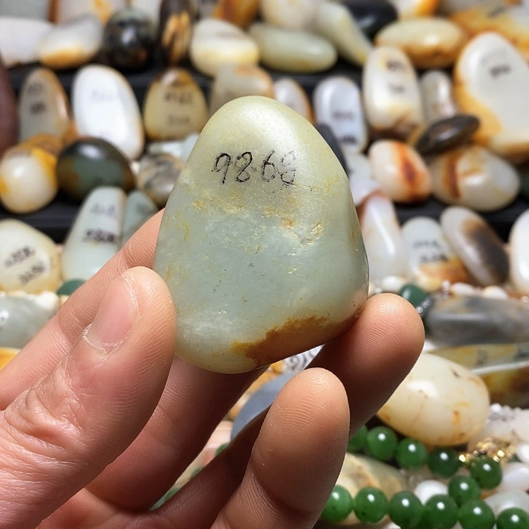 和田玉颈饰未镶嵌吊坠