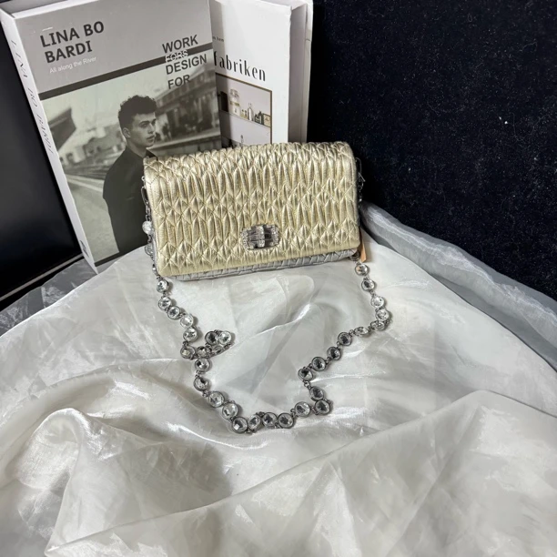 95新 MIU MIU/缪缪 缪缪 褶皱斜挎包单肩包
