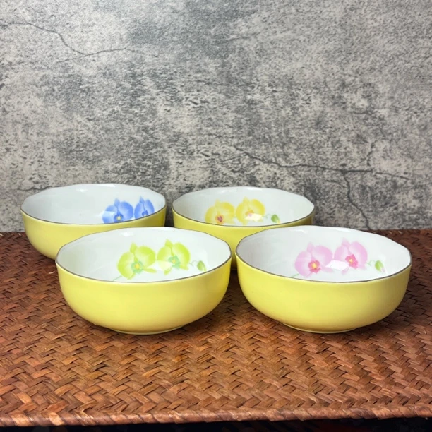 日本正品香兰社蛋黄釉四色花卉钵餐碗(直径11高4.5厘米)