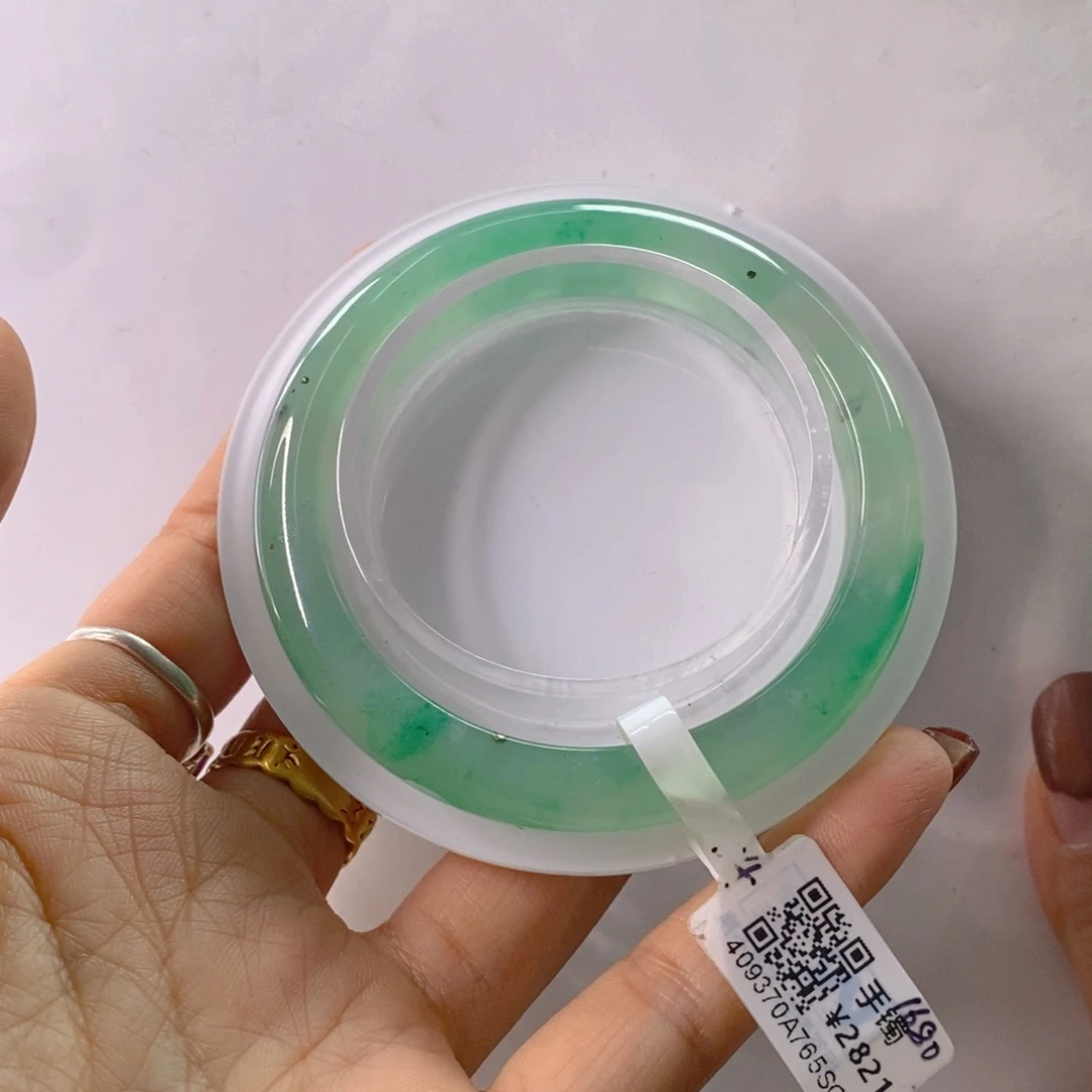 石英质玉未镶嵌手镯