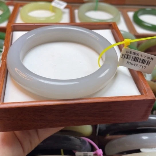 【闪购商品】和田玉手镯未镶嵌59.5