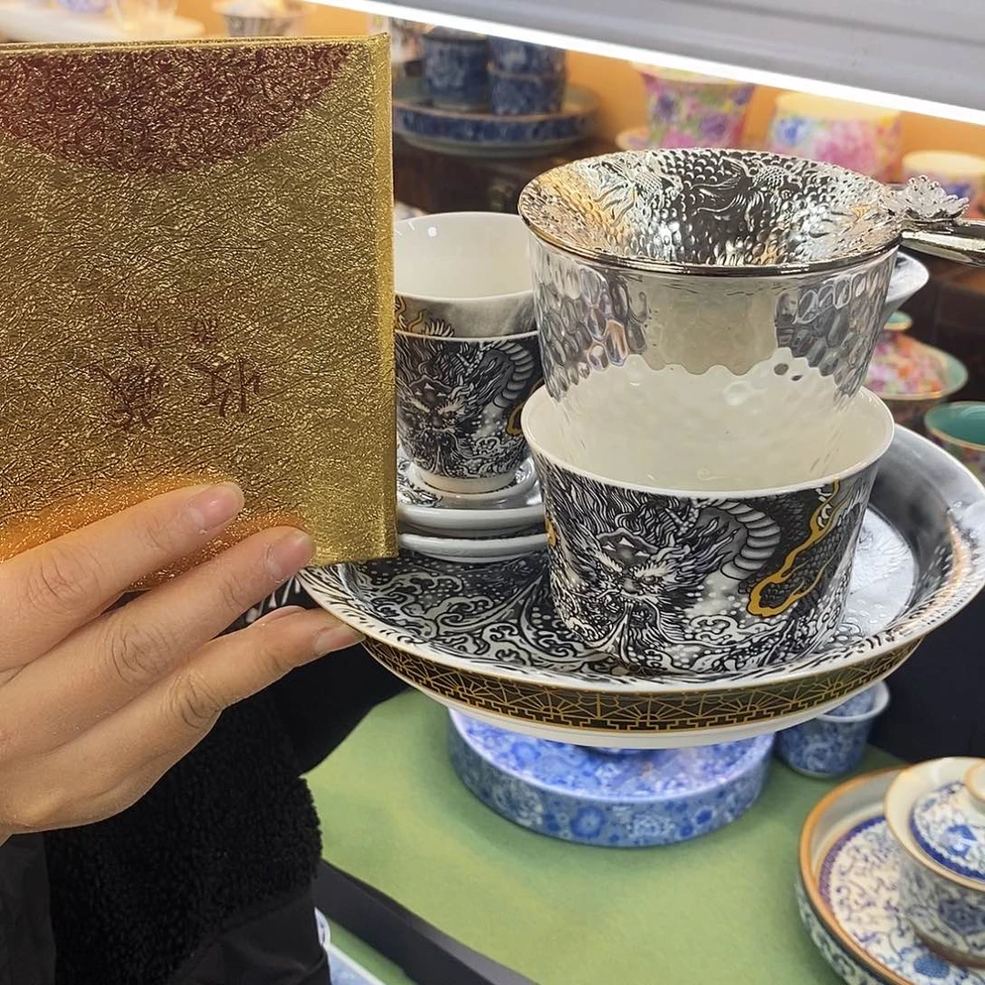 盖碗里的水煮开后放入