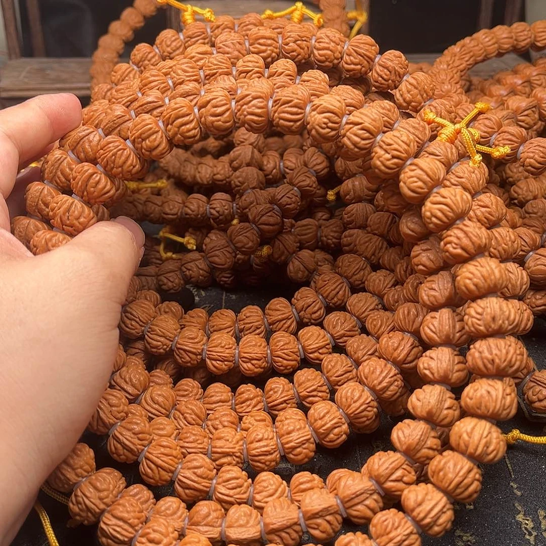 桃核吊坠桃和手持