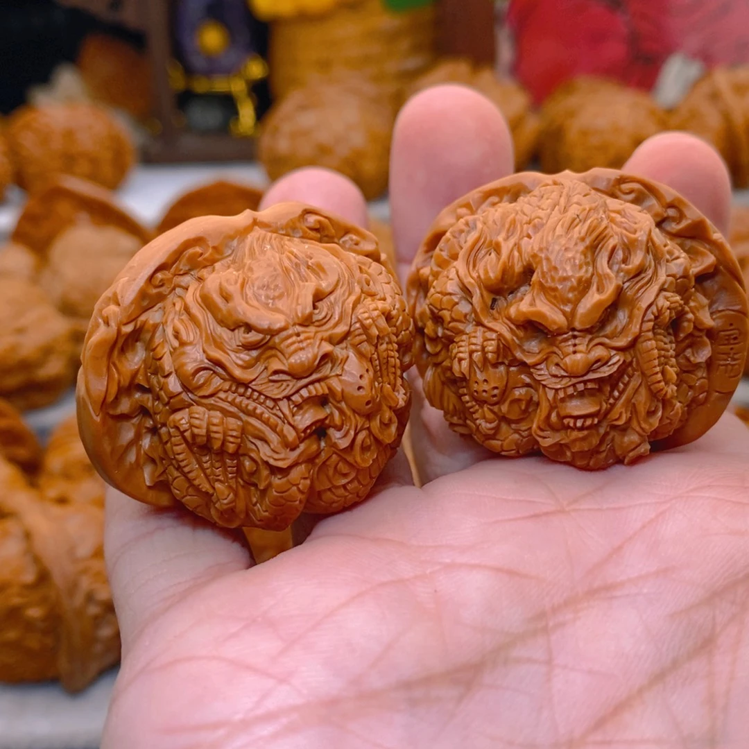 文玩核桃把件纯手工雕刻龙凤