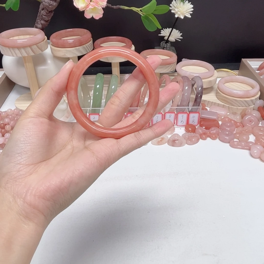 未镶嵌手镯石英质玉?**知