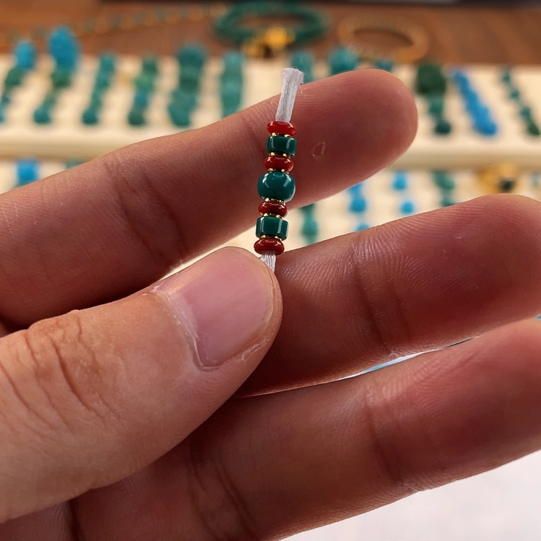 绿松石未镶嵌颈饰