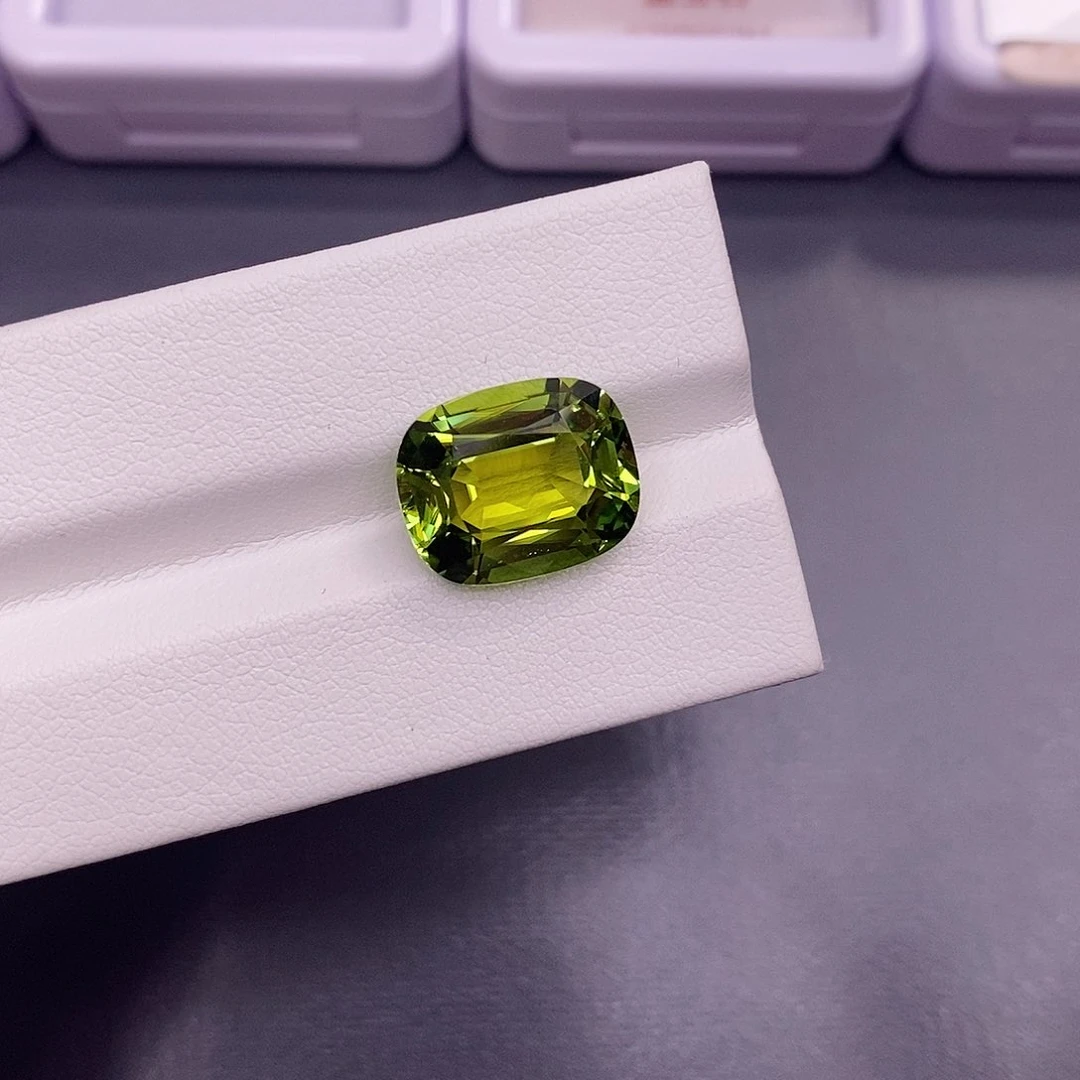 未镶嵌裸石碧玺7.3克拉