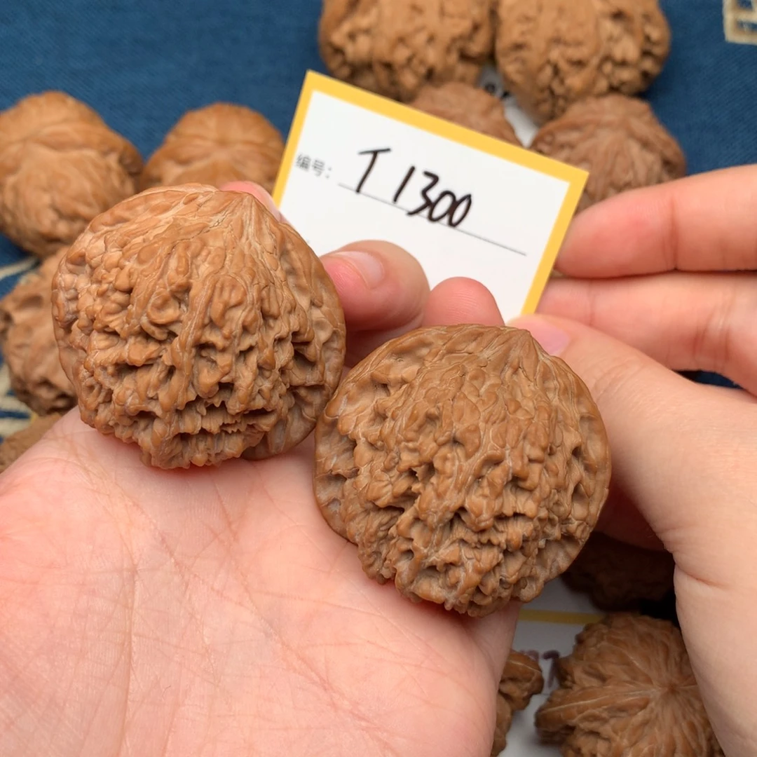 文玩核桃把件43百花山 1300