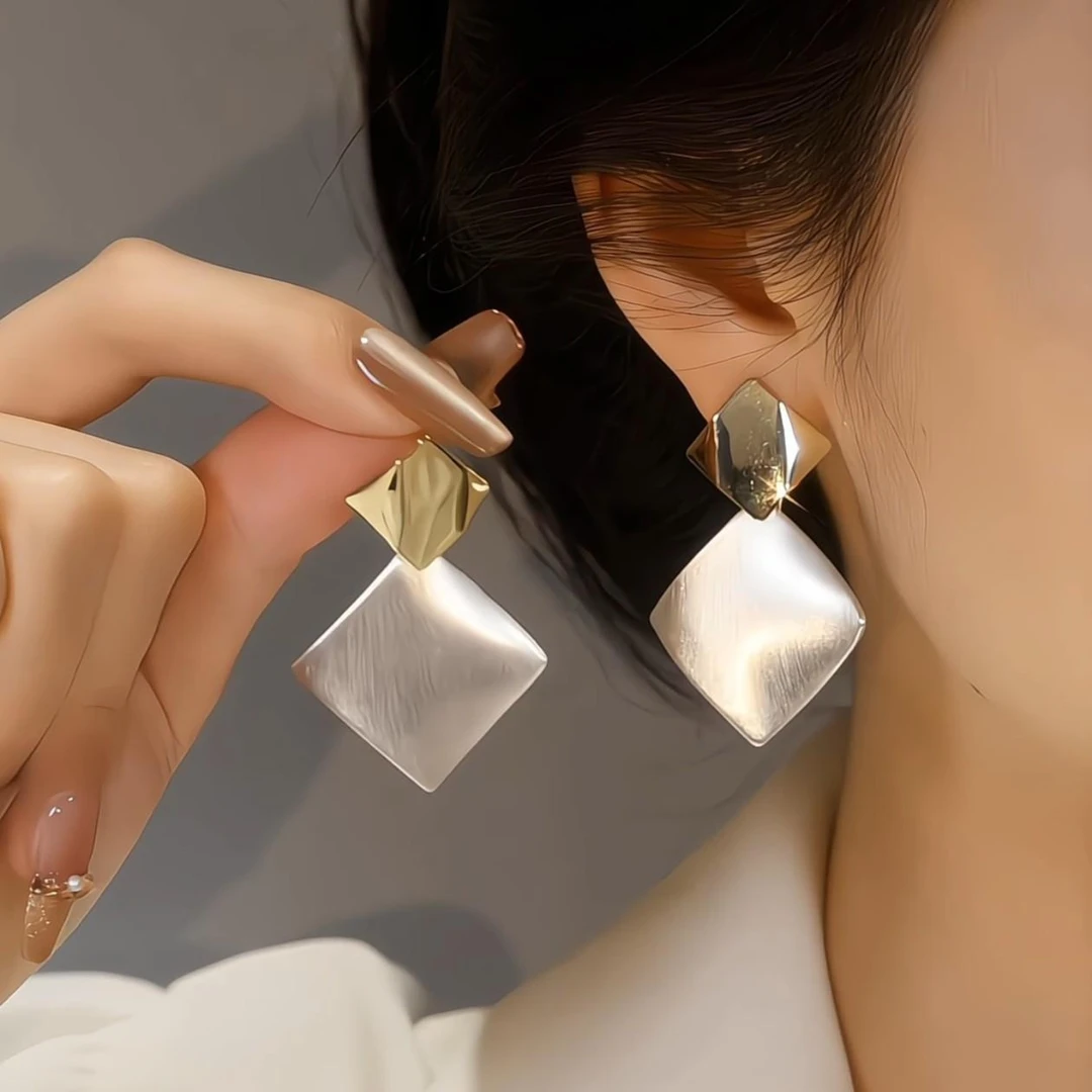 铜合金耳饰 春夏法式耳饰独特轻奢时尚港风个性感女时尚简约小众
