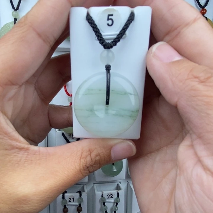 2***5石英质玉未镶嵌颈饰