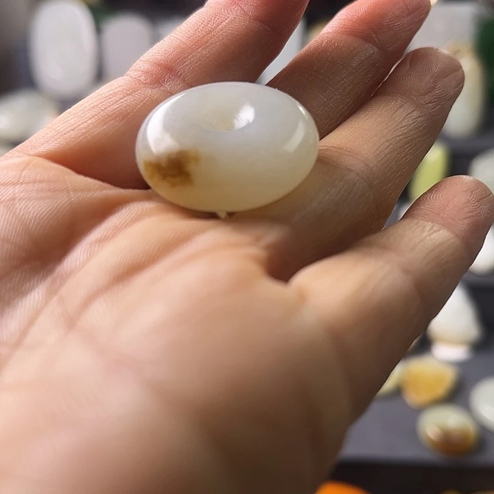 和田玉（糖玉）未镶嵌颈饰