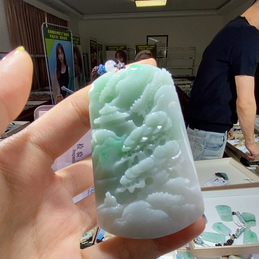 翡翠未镶嵌颈饰翡翠