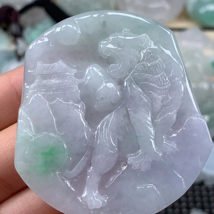 颈饰未镶嵌翡翠虎