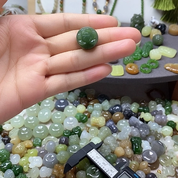 未镶嵌和田玉挂件莲花