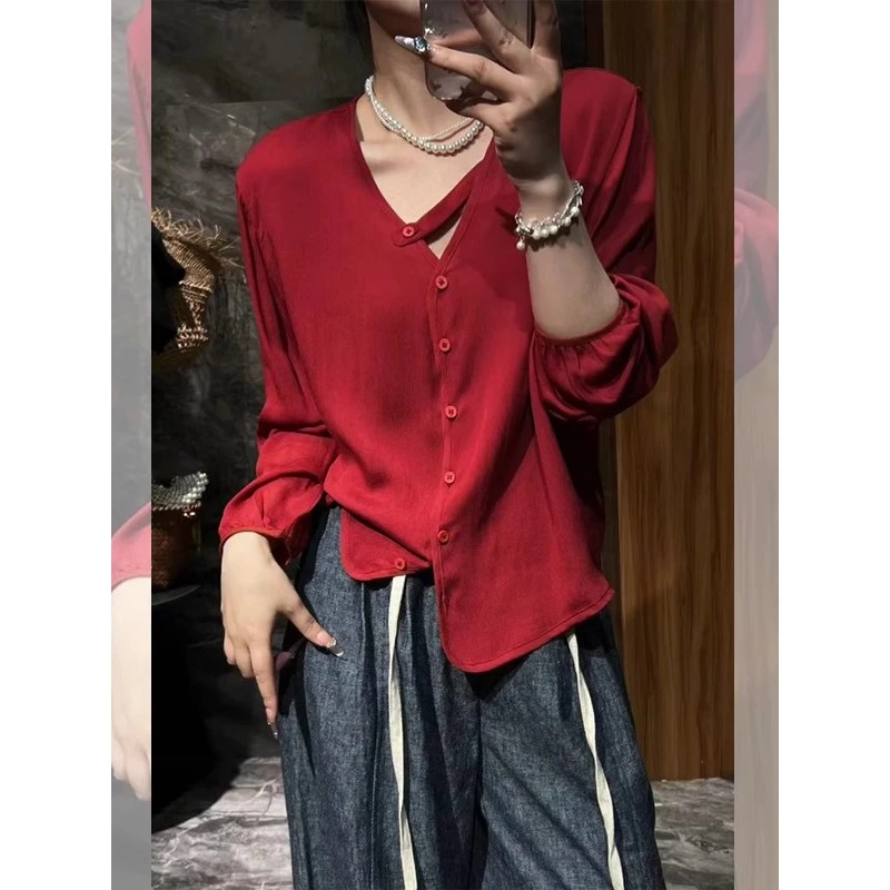 时尚独特绝美红色V领衬衫女2025夏季新款法式高级感小众减龄上衣