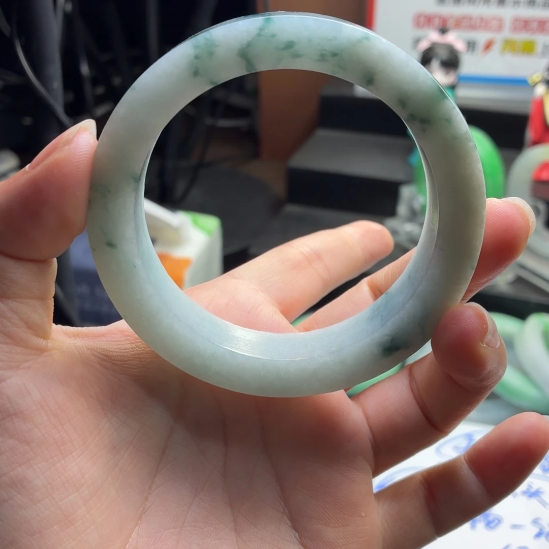 阳***烂定制翡翠未镶嵌翡翠手镯多样性发一
