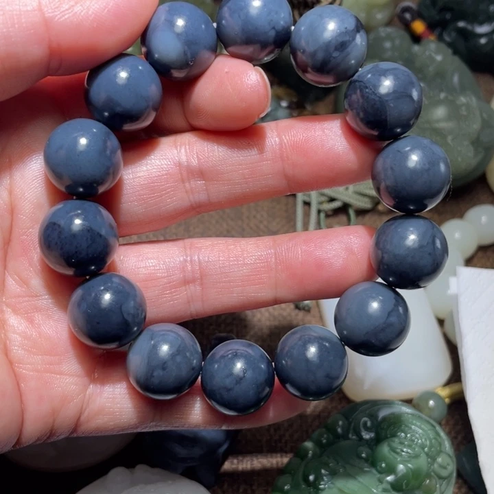 和田玉未镶嵌把件