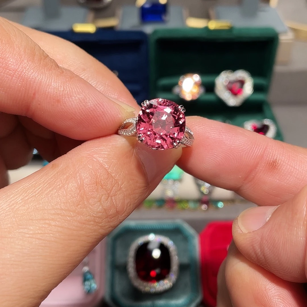 戒指18K金镶嵌碧玺8.48ct