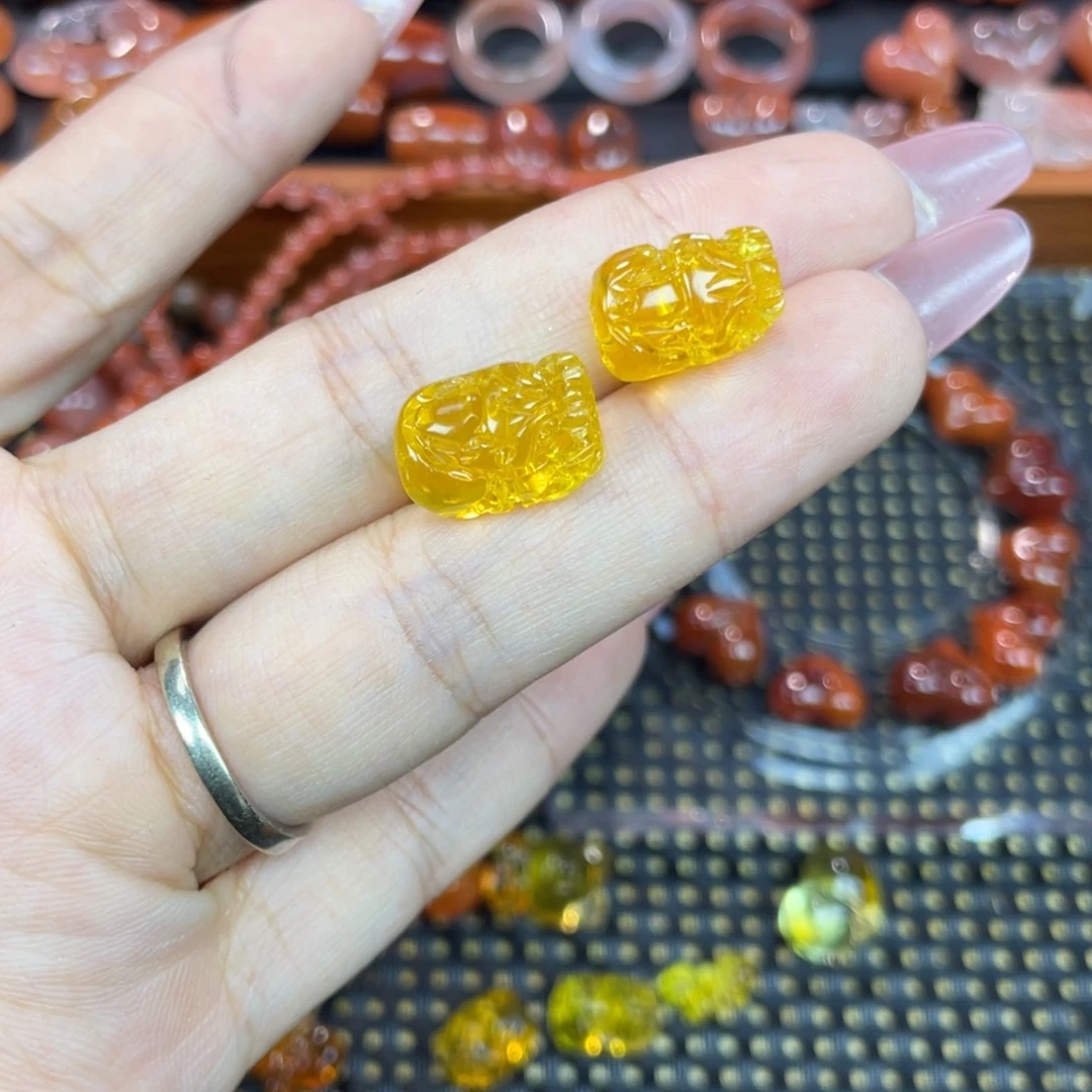 琥珀未镶嵌颈饰貔貅
