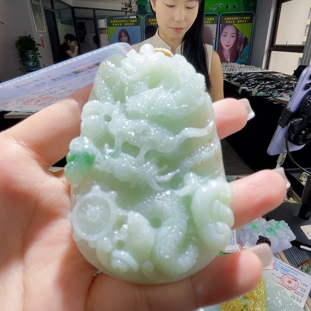 颈饰未镶嵌翡翠一个