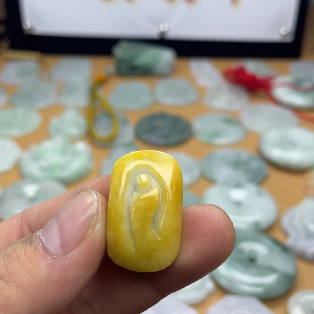 翡翠未镶嵌颈饰悟道