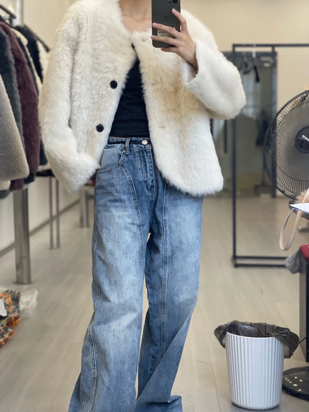 皮毛一体V领常规千金风圆领短款米白色可爱风晕染