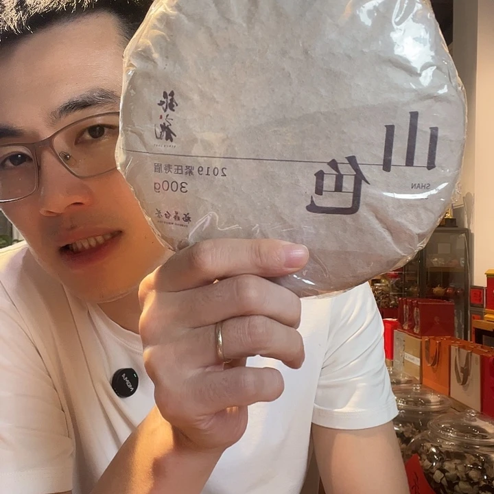 银龙白茶山色一片