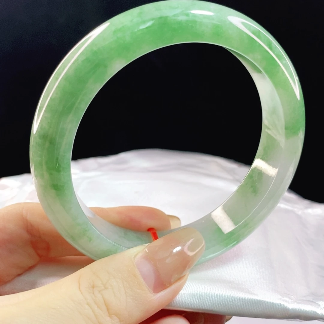 翡翠手镯未镶嵌梅****部61