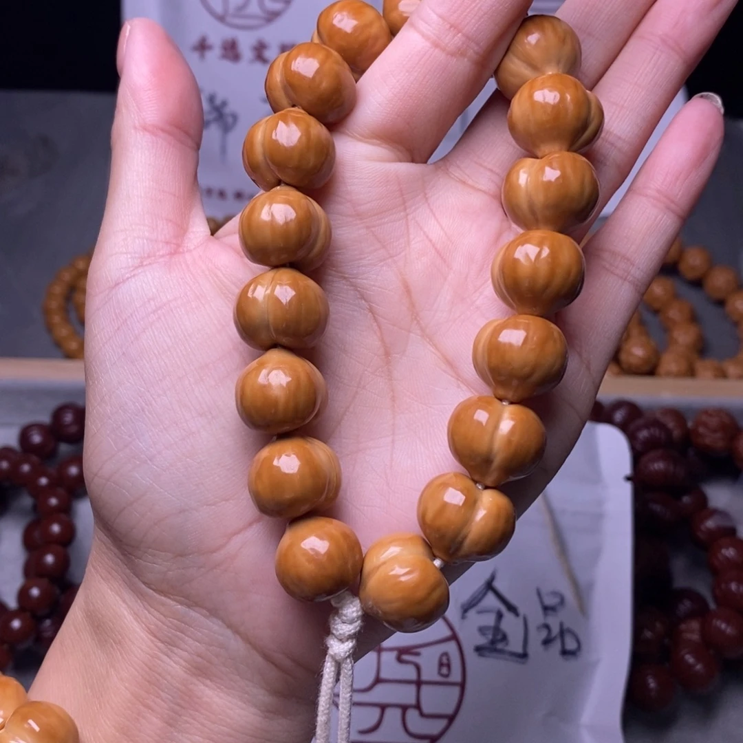 猴头核桃手串柯基手持