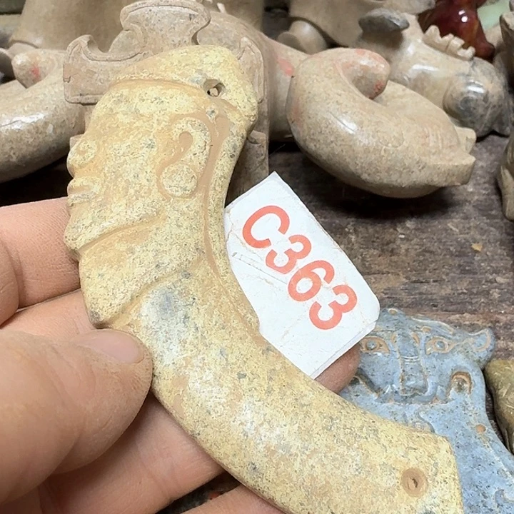 蛇纹石玉颈饰未镶嵌